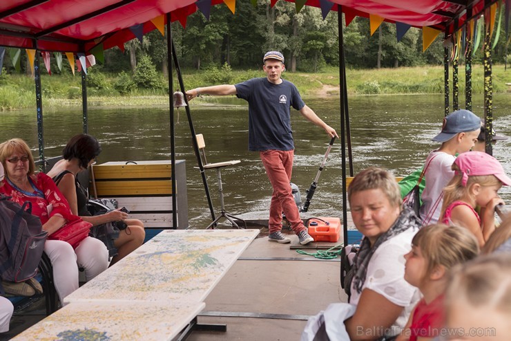 Izbrauciens ar Gaujas tramvaju ir brīnišķīgs veids kā iepazīt ievērojamākos Valmieras apskates objektus no Gaujas Izbrauciens ar Gaujas tramvaju ir brīnišķīgs veids kā iepazīt ievērojamākos Valmieras apskates objektus no Gaujas 179419