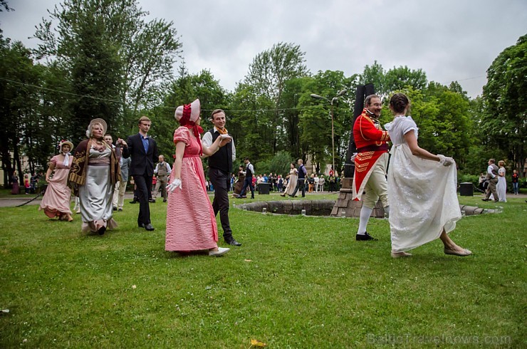 Daugavpils cietoksnī risinājās jau 2. Starptautiskais kara vēstures rekonstrukcijas klubu festivāls Daugavpils cietoksnī risinājās jau 2. Starptautiskais kara vēstures rekonstrukcijas klubu festivāls