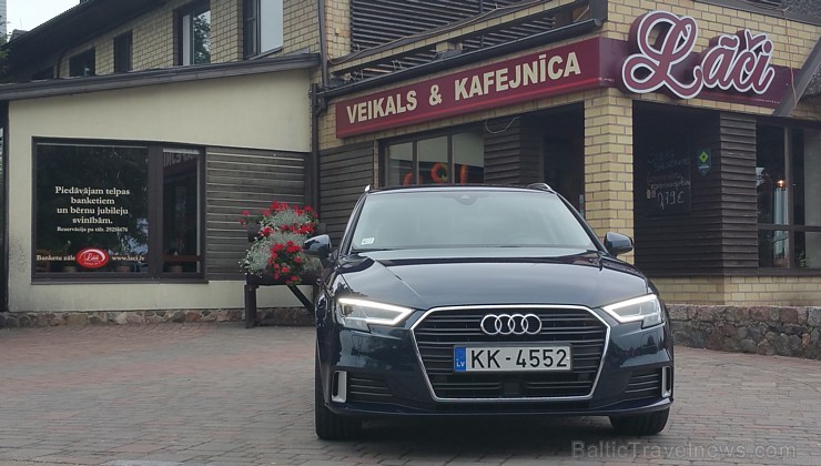 Travelnews.lv redakcija ar jauno Audi A3 Sportback dodas palidot ar LMT gaisa balonu virs Saldus apkārtnes Travelnews.lv redakcija ar jauno Audi A3 Sportback dodas palidot ar LMT gaisa balonu virs Saldus apkārtnes 180384