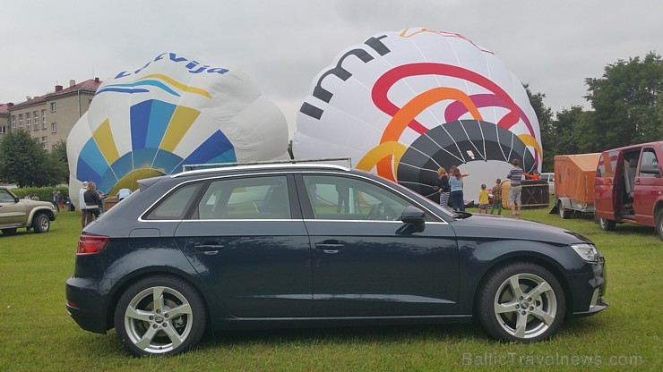Travelnews.lv redakcija ar jauno Audi A3 Sportback dodas palidot ar LMT gaisa balonu virs Saldus apkārtnes Travelnews.lv redakcija ar jauno Audi A3 Sportback dodas palidot ar LMT gaisa balonu virs Saldus apkārtnes 180394