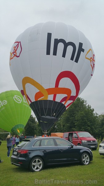 Travelnews.lv redakcija ar jauno Audi A3 Sportback dodas palidot ar LMT gaisa balonu virs Saldus apkārtnes Travelnews.lv redakcija ar jauno Audi A3 Sportback dodas palidot ar LMT gaisa balonu virs Saldus apkārtnes 180396