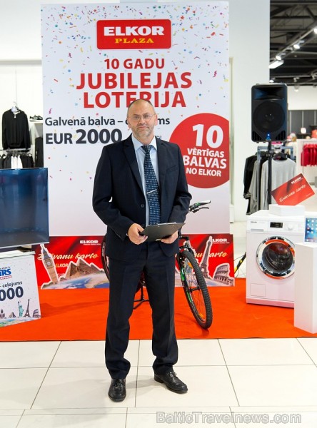 Akcijas «ELKOR PLAZA 10 gadi» uzvarētāja iegūst galveno balvu, kura ir ceļojums no tūroperatora Alida Tours 2.000 eiro vērtībā Akcijas «ELKOR PLAZA 10 gadi» uzvarētāja iegūst galveno balvu, kura ir ceļojums no tūroperatora Alida Tours 2.000 eiro vērtībā 180923