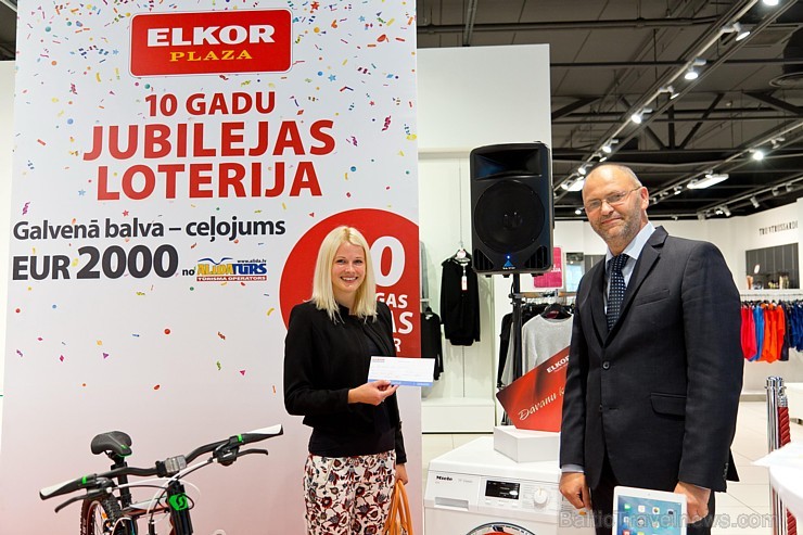 Akcijas «ELKOR PLAZA 10 gadi» uzvarētāja iegūst galveno balvu, kura ir ceļojums no tūroperatora Alida Tours 2.000 eiro vērtībā Akcijas «ELKOR PLAZA 10 gadi» uzvarētāja iegūst galveno balvu, kura ir ceļojums no tūroperatora Alida Tours 2.000 eiro vērtībā 180932