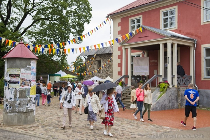 Ar krāšņu un daudzveidīgu svētku programmu Limbaži atzīmē 793. jubileju 181006