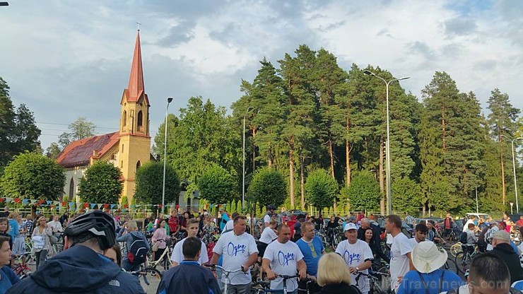 Četru dienu garumā gan pilsētas iedzīvotāji, gan viesi baudīja plašu kultūras un sporta programmu, vērojot vairāku jaunu atpūtas objektu atklāšanu Četru dienu garumā gan pilsētas iedzīvotāji, gan viesi baudīja plašu kultūras un sporta programmu, vērojot vairāku jaunu atpūtas objektu atklāšanu 181178