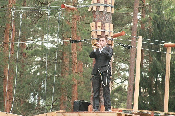 Četru dienu garumā gan pilsētas iedzīvotāji, gan viesi baudīja plašu kultūras un sporta programmu, vērojot vairāku jaunu atpūtas objektu atklāšanu Četru dienu garumā gan pilsētas iedzīvotāji, gan viesi baudīja plašu kultūras un sporta programmu, vērojot vairāku jaunu atpūtas objektu atklāšanu 181192