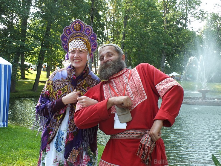 Ar skanīgām dziesmām, lustīgām dejām, prasmīgiem amatniekiem, sportiskām aktivitātēm un svētku salūtu augusta sākumā svinēja svētkus Alūksnē Ar skanīgām dziesmām, lustīgām dejām, prasmīgiem amatniekiem, sportiskām aktivitātēm un svētku salūtu augusta sākumā svinēja svētkus Alūksnē 181488