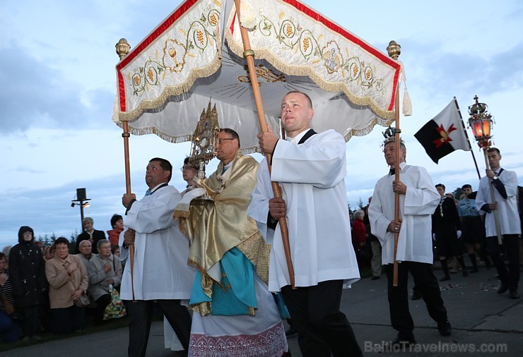 Aglonā uz svētkiem pulcējas vairāki desmiti tūkstoši ticīgo, svētceļotāju un viesu 181596