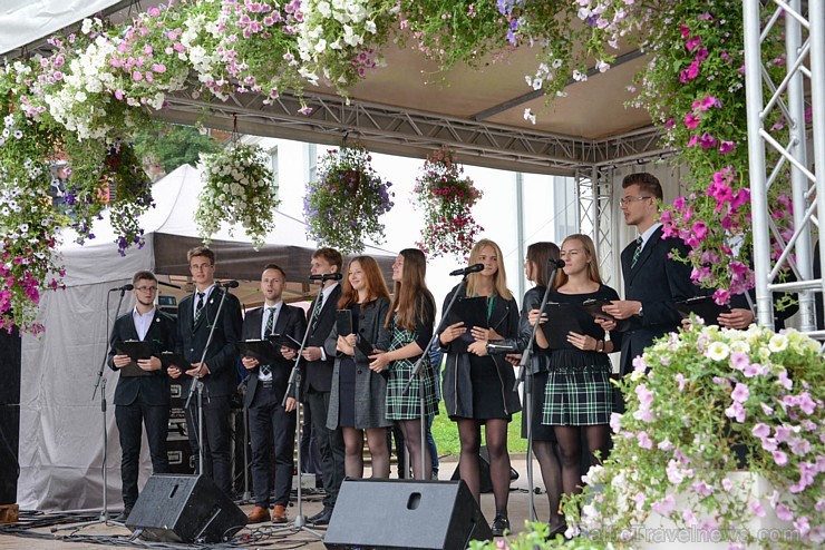 Talsos ar plašu vērienu atzīmēja Talsu draugu dienas Prieņu zīmē un rīkoja tradicionālo Dižmāras gadatirgu ar devīzi Talsos ar plašu vērienu atzīmēja Talsu draugu dienas Prieņu zīmē un rīkoja tradicionālo Dižmāras gadatirgu ar devīzi