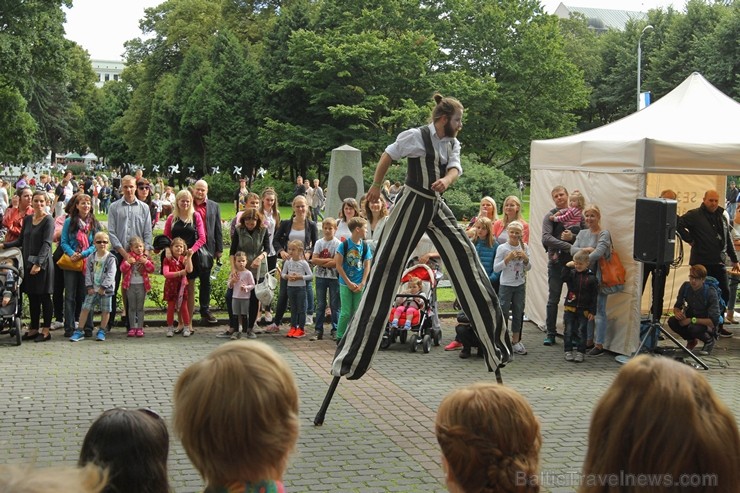 «Long Vehicle Circus» ir unikāls cirka mākslas projekts 182169