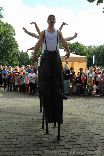 «Long Vehicle Circus» ir unikāls cirka mākslas projekts 182210