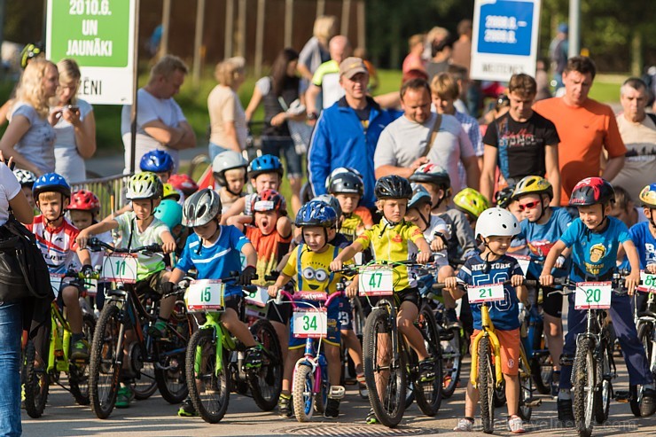 Jau otro gadu pēc kārtas Olainē norisinājās vērienīgie «Latvijas Velo svētki», kuros tika apbalvoti rezultatīvākie un atraktīvākie riteņbraukšanas pro Jau otro gadu pēc kārtas Olainē norisinājās vērienīgie «Latvijas Velo svētki», kuros tika apbalvoti rezultatīvākie un atraktīvākie riteņbraukšanas pro 182440