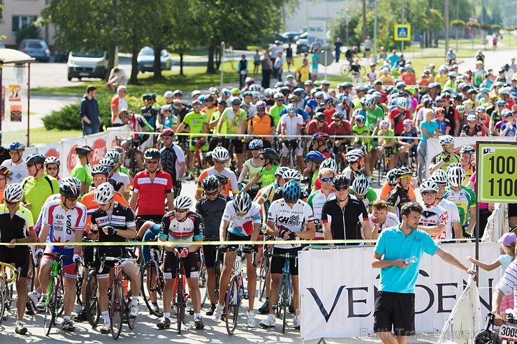 Jau otro gadu pēc kārtas Olainē norisinājās vērienīgie «Latvijas Velo svētki», kuros tika apbalvoti rezultatīvākie un atraktīvākie riteņbraukšanas pro Jau otro gadu pēc kārtas Olainē norisinājās vērienīgie «Latvijas Velo svētki», kuros tika apbalvoti rezultatīvākie un atraktīvākie riteņbraukšanas pro 182454