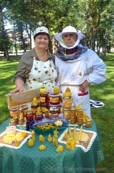 Ar medus, biškopības produktu un ķiploku tirdziņu, degustācijām, prezentācijām un konkursiem norisinājies pirmie Medus un ķiploku svētki Daugavpilī Ar medus, biškopības produktu un ķiploku tirdziņu, degustācijām, prezentācijām un konkursiem norisinājies pirmie Medus un ķiploku svētki Daugavpilī 182562