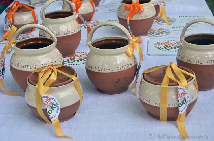 Ar medus, biškopības produktu un ķiploku tirdziņu, degustācijām, prezentācijām un konkursiem norisinājies pirmie Medus un ķiploku svētki Daugavpilī Ar medus, biškopības produktu un ķiploku tirdziņu, degustācijām, prezentācijām un konkursiem norisinājies pirmie Medus un ķiploku svētki Daugavpilī 182568