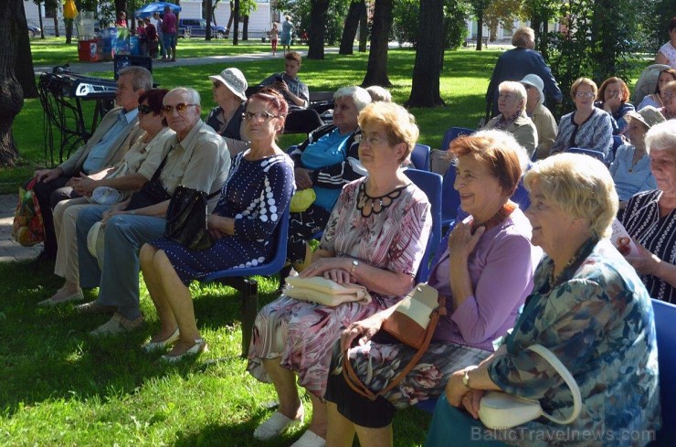 Ar medus, biškopības produktu un ķiploku tirdziņu, degustācijām, prezentācijām un konkursiem norisinājies pirmie Medus un ķiploku svētki Daugavpilī Ar medus, biškopības produktu un ķiploku tirdziņu, degustācijām, prezentācijām un konkursiem norisinājies pirmie Medus un ķiploku svētki Daugavpilī 182574