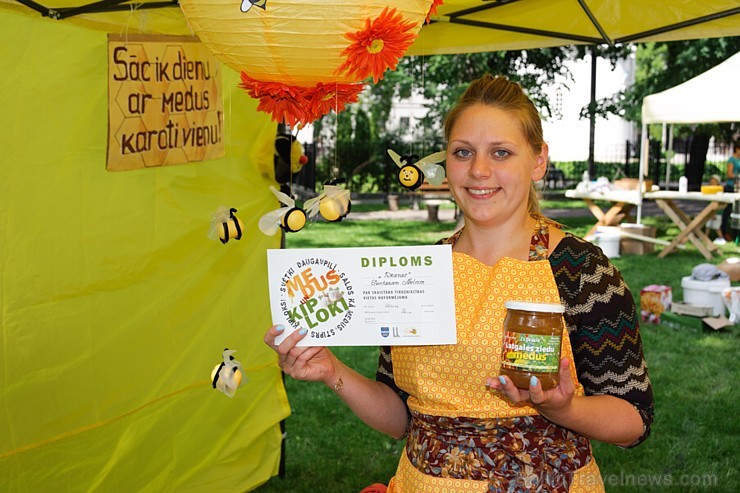 Ar medus, biškopības produktu un ķiploku tirdziņu, degustācijām, prezentācijām un konkursiem norisinājies pirmie Medus un ķiploku svētki Daugavpilī Ar medus, biškopības produktu un ķiploku tirdziņu, degustācijām, prezentācijām un konkursiem norisinājies pirmie Medus un ķiploku svētki Daugavpilī 182576