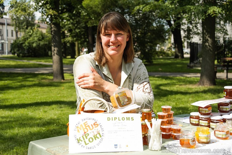 Ar medus, biškopības produktu un ķiploku tirdziņu, degustācijām, prezentācijām un konkursiem norisinājies pirmie Medus un ķiploku svētki Daugavpilī Ar medus, biškopības produktu un ķiploku tirdziņu, degustācijām, prezentācijām un konkursiem norisinājies pirmie Medus un ķiploku svētki Daugavpilī 182577