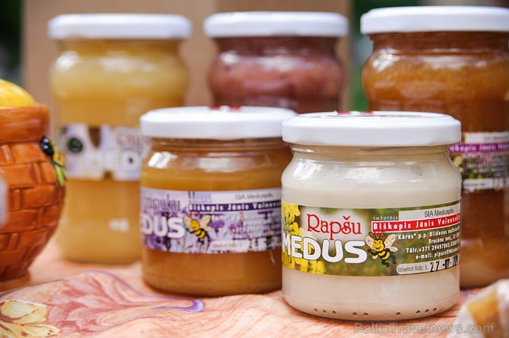Ar medus, biškopības produktu un ķiploku tirdziņu, degustācijām, prezentācijām un konkursiem norisinājies pirmie Medus un ķiploku svētki Daugavpilī Ar medus, biškopības produktu un ķiploku tirdziņu, degustācijām, prezentācijām un konkursiem norisinājies pirmie Medus un ķiploku svētki Daugavpilī 182584