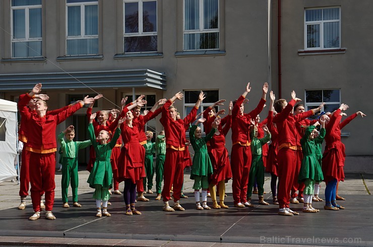 Preiļi trīs dienu garumā ar sportiskiem, kulturāliem notikumiem, košu gājienu un starptautisko leļļu festivālu svinējuši pilsētas svētkus Preiļi trīs dienu garumā ar sportiskiem, kulturāliem notikumiem, košu gājienu un starptautisko leļļu festivālu svinējuši pilsētas svētkus 182594
