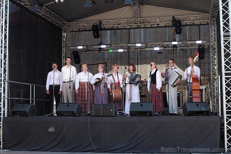 Preiļi trīs dienu garumā ar sportiskiem, kulturāliem notikumiem, košu gājienu un starptautisko leļļu festivālu svinējuši pilsētas svētkus Preiļi trīs dienu garumā ar sportiskiem, kulturāliem notikumiem, košu gājienu un starptautisko leļļu festivālu svinējuši pilsētas svētkus 182612