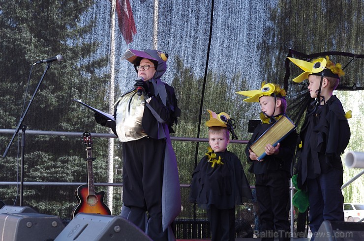 Preiļi trīs dienu garumā ar sportiskiem, kulturāliem notikumiem, košu gājienu un starptautisko leļļu festivālu svinējuši pilsētas svētkus Preiļi trīs dienu garumā ar sportiskiem, kulturāliem notikumiem, košu gājienu un starptautisko leļļu festivālu svinējuši pilsētas svētkus 182616