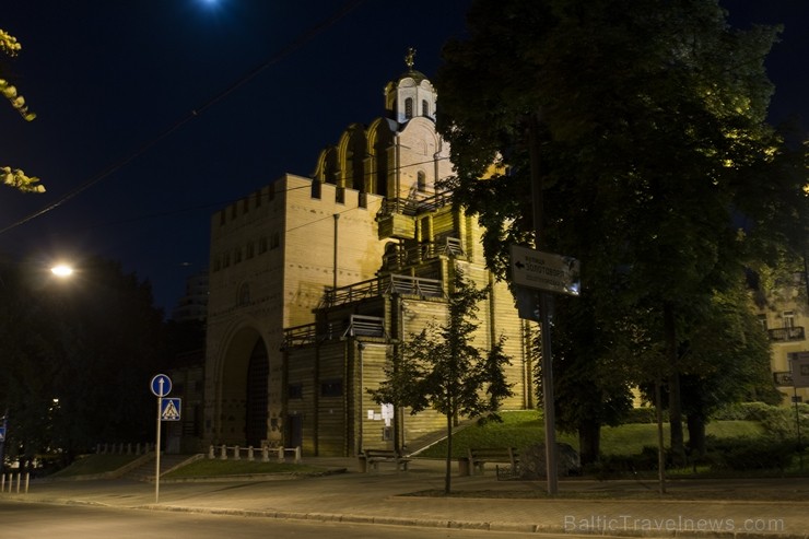 Zelta vārti ir unikāls Jaroslava Gudrā laiku arhitektūras piemineklis Kijevā 182744