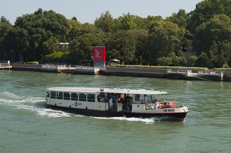 Travelnews.lv sadarbībā ar tūropeatoru Novatours vēro ūdens transporta līdzekļu dažādību Venēcijā Travelnews.lv sadarbībā ar tūropeatoru Novatours vēro ūdens transporta līdzekļu dažādību Venēcijā 182969