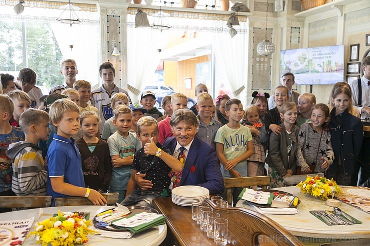 Ar Lido Uztura skolas atvērto meistarklasi tika svinīgi atklāts jaunā dizaina koncepta Lido restorāns Ādažos Ar Lido Uztura skolas atvērto meistarklasi tika svinīgi atklāts jaunā dizaina koncepta Lido restorāns Ādažos 183035
