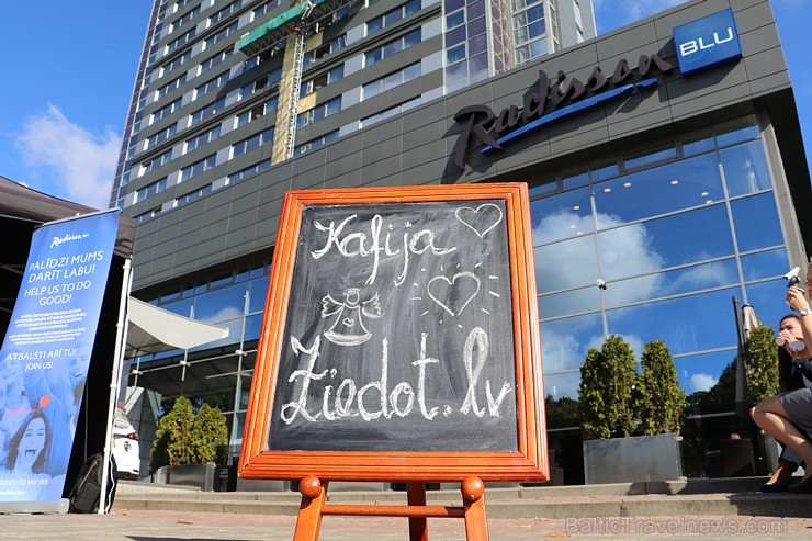 Pie viesnīcas «Radisson Blu Latvija» pret ziedojumu var malkot kafiju/tēju ar bulciņām 183948