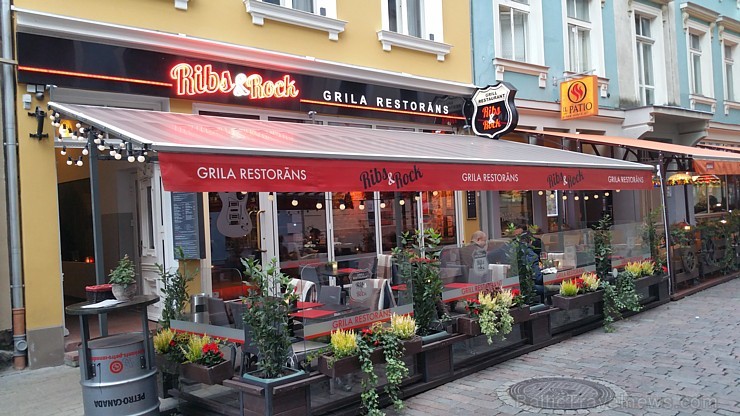 Vecrīgas restorāns  «Ribs & Rock» slavē ribiņas un burvīgu atmosfēru roka gaisotnē 184389