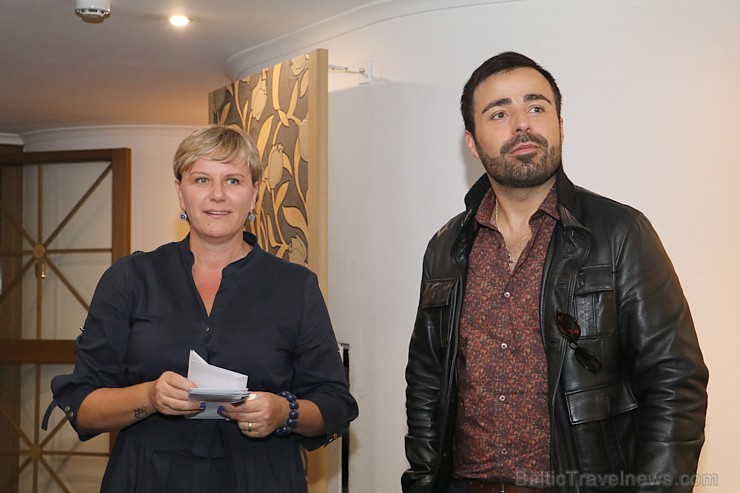 Populārākais latvietis no Itālijas un dziedātājs Roberto Meloni iegūst 26.09.2016 savu numuru Vecrīgas četru zvaigžņu viesnīcā «Hotel Roma» Populārākais latvietis no Itālijas un dziedātājs Roberto Meloni iegūst 26.09.2016 savu numuru Vecrīgas četru zvaigžņu viesnīcā «Hotel Roma» 184772