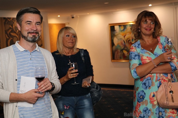 Populārākais latvietis no Itālijas un dziedātājs Roberto Meloni iegūst 26.09.2016 savu numuru Vecrīgas četru zvaigžņu viesnīcā «Hotel Roma» Populārākais latvietis no Itālijas un dziedātājs Roberto Meloni iegūst 26.09.2016 savu numuru Vecrīgas četru zvaigžņu viesnīcā «Hotel Roma» 184774
