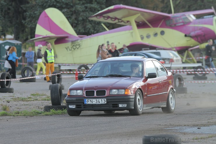 Spilves rudens kausa izcīņā ir iespējams startēt gan ar ikdienas, gan sporta auto, ļaujot ikvienam interesantam izbaudīt ātrumu un adrenalīnu drošā vi Spilves rudens kausa izcīņā ir iespējams startēt gan ar ikdienas, gan sporta auto, ļaujot ikvienam interesantam izbaudīt ātrumu un adrenalīnu drošā vi 184845