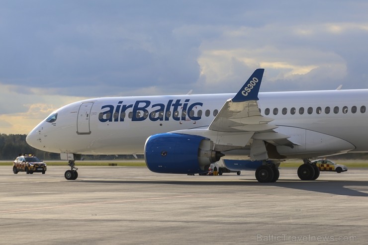 Starptautiskajā lidostā «Rīga» lidsabiedrība airBaltic prezentē Bombardier ražoto «CS300» lidmašīnu Starptautiskajā lidostā «Rīga» lidsabiedrība airBaltic prezentē Bombardier ražoto «CS300» lidmašīnu 184872