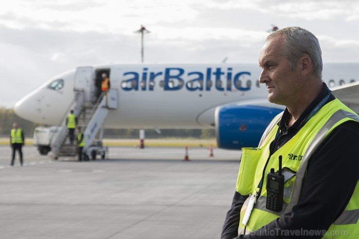 Starptautiskajā lidostā «Rīga» lidsabiedrība airBaltic prezentē Bombardier ražoto «CS300» lidmašīnu Starptautiskajā lidostā «Rīga» lidsabiedrība airBaltic prezentē Bombardier ražoto «CS300» lidmašīnu 184881