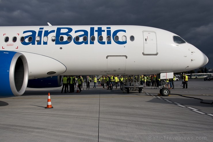 Starptautiskajā lidostā «Rīga» lidsabiedrība airBaltic prezentē Bombardier ražoto «CS300» lidmašīnu Starptautiskajā lidostā «Rīga» lidsabiedrība airBaltic prezentē Bombardier ražoto «CS300» lidmašīnu 184889