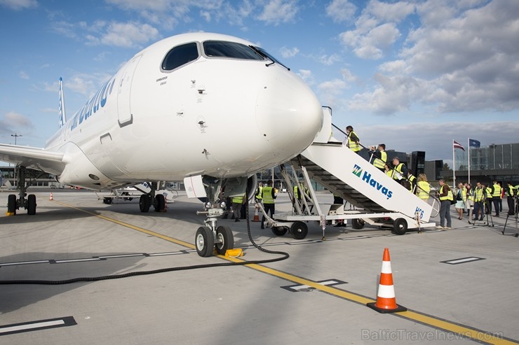 Starptautiskajā lidostā «Rīga» lidsabiedrība airBaltic prezentē Bombardier ražoto «CS300» lidmašīnu Starptautiskajā lidostā «Rīga» lidsabiedrība airBaltic prezentē Bombardier ražoto «CS300» lidmašīnu 184892