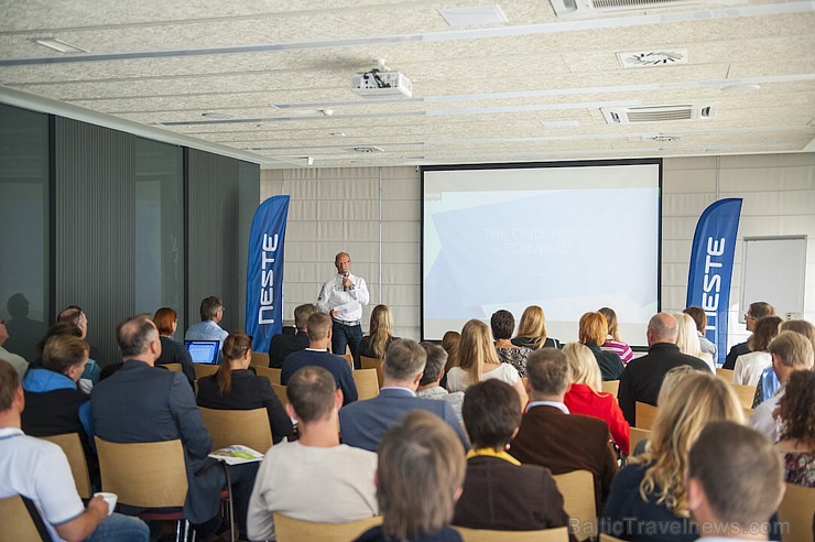 «Neste» Tūrisma dienā uzsauc pusdienas restorānā «Ostas Skati» ar somu pasaules klases burātāju un «Finnair» pilotu Ari Huusela «Neste» Tūrisma dienā uzsauc pusdienas restorānā «Ostas Skati» ar somu pasaules klases burātāju un «Finnair» pilotu Ari Huusela 184957