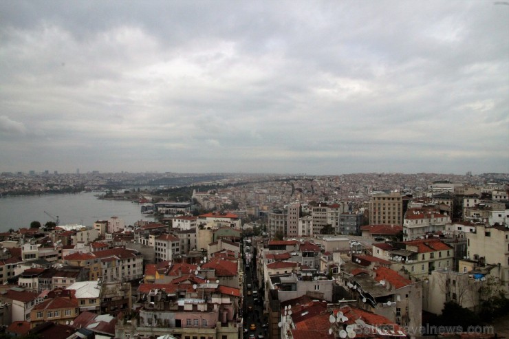 1632. gadā Osmaņu impērijas zinatnieks Hezârfen Ahmed Çelebi no Galata torņa veica savu vairākus kilometrus garo, leģendāro lidojumu pāri Bosfora jūra 184999