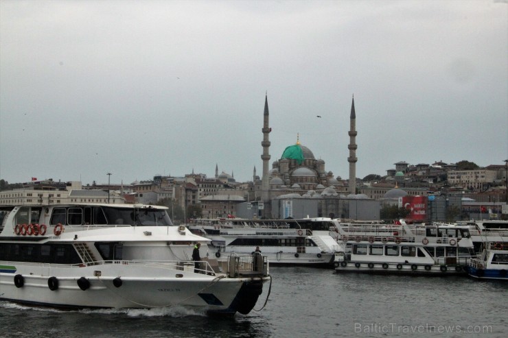 Bosfora jūras šauruma kruīzi ceļotajiem parasti sākas kādā no Zelta raga ostu piestātnēm, turpat blakus 490 metrus garajam, paceļamajam Galata tiltam Bosfora jūras šauruma kruīzi ceļotajiem parasti sākas kādā no Zelta raga ostu piestātnēm, turpat blakus 490 metrus garajam, paceļamajam Galata tiltam 185239