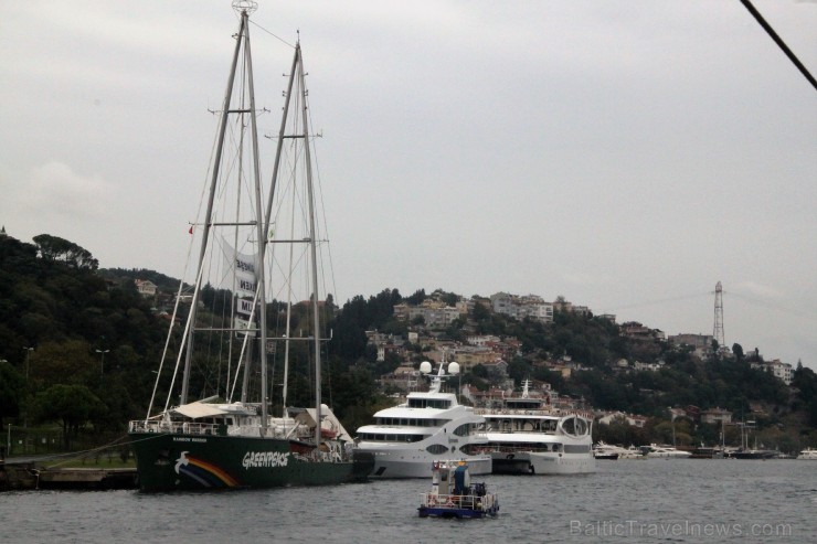Greenpeace pazīstamais Rainbow Warrior atradis mājvietu Bosfora krastā.
Rainbow Warrior 1985.gadā pie Jaunzēlandes uzbruka Francijas slepenais dienes Greenpeace pazīstamais Rainbow Warrior atradis mājvietu Bosfora krastā.
Rainbow Warrior 1985.gadā pie Jaunzēlandes uzbruka Francijas slepenais dienes 185249