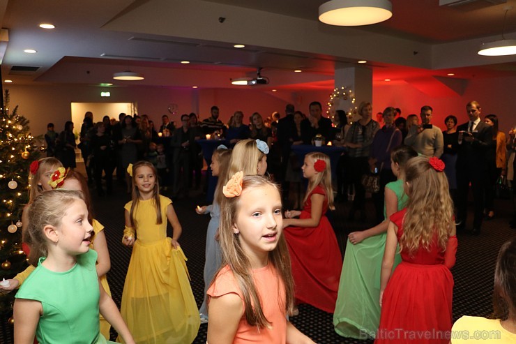 Pārdaugavas viesnīca «Radisson Blu Hotel Daugava» prezentē Ziemassvētkus un iepazīstina ar jauno direktoru Pārdaugavas viesnīca «Radisson Blu Hotel Daugava» prezentē Ziemassvētkus un iepazīstina ar jauno direktoru 186283