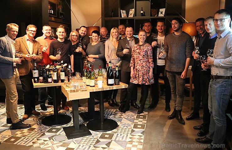Rīgā 17.11.2016 ir oficiāli atvēries jauns restorāns ar vīna kompetenci, akvāriju un labu ēdienu - «Moltto» Rīgā 17.11.2016 ir oficiāli atvēries jauns restorāns ar vīna kompetenci, akvāriju un labu ēdienu - «Moltto» 188155