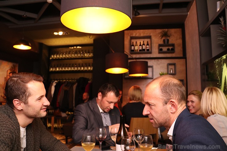 Rīgā 17.11.2016 ir oficiāli atvēries jauns restorāns ar vīna kompetenci, akvāriju un labu ēdienu - «Moltto» Rīgā 17.11.2016 ir oficiāli atvēries jauns restorāns ar vīna kompetenci, akvāriju un labu ēdienu - «Moltto» 188189