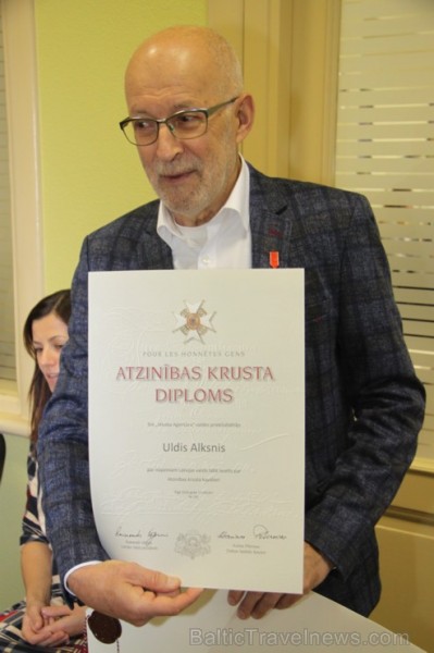 «Jēkaba ceļojumi» dibinātājs Uldis Alksnis kļūst par otro cilvēku Latvijā, kurš saņem atzinības krustu par ieguldījumu tūrismā «Jēkaba ceļojumi» dibinātājs Uldis Alksnis kļūst par otro cilvēku Latvijā, kurš saņem atzinības krustu par ieguldījumu tūrismā 188236