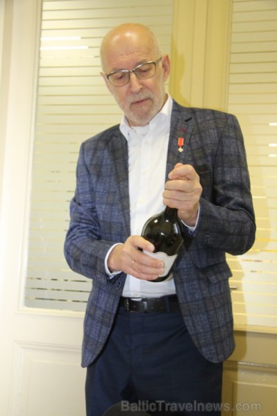 «Jēkaba ceļojumi» dibinātājs Uldis Alksnis kļūst par otro cilvēku Latvijā, kurš saņem atzinības krustu par ieguldījumu tūrismā «Jēkaba ceļojumi» dibinātājs Uldis Alksnis kļūst par otro cilvēku Latvijā, kurš saņem atzinības krustu par ieguldījumu tūrismā 188241
