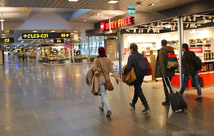 Divi biznesa klases tūristi izbauda lidojumu Rīga - Maskava ar lidsabiedrību «Aaeroflot». Atbalsta: Baltic Travel Group Divi biznesa klases tūristi izbauda lidojumu Rīga - Maskava ar lidsabiedrību «Aaeroflot». Atbalsta: Baltic Travel Group 189612