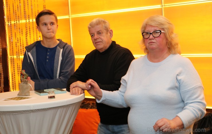 Talantīgā māksliniece Sandra Strēle izstāda gleznu sēriju «Melanholija» viesnīcā «Radisson Blu Hotel Elizabete» Talantīgā māksliniece Sandra Strēle izstāda gleznu sēriju «Melanholija» viesnīcā «Radisson Blu Hotel Elizabete» 189870