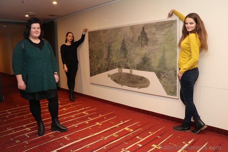 Talantīgā māksliniece Sandra Strēle izstāda gleznu sēriju «Melanholija» viesnīcā «Radisson Blu Hotel Elizabete» Talantīgā māksliniece Sandra Strēle izstāda gleznu sēriju «Melanholija» viesnīcā «Radisson Blu Hotel Elizabete» 189875